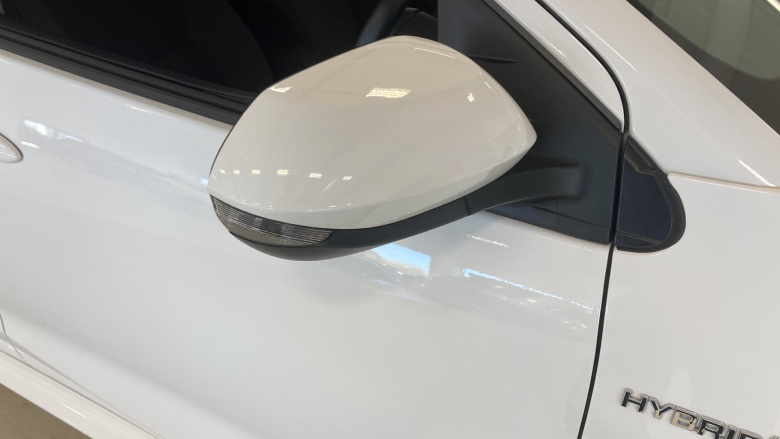 Toyota Yaris 1.5 Hybrid Design 5dr CVT Hybrid Hatchback